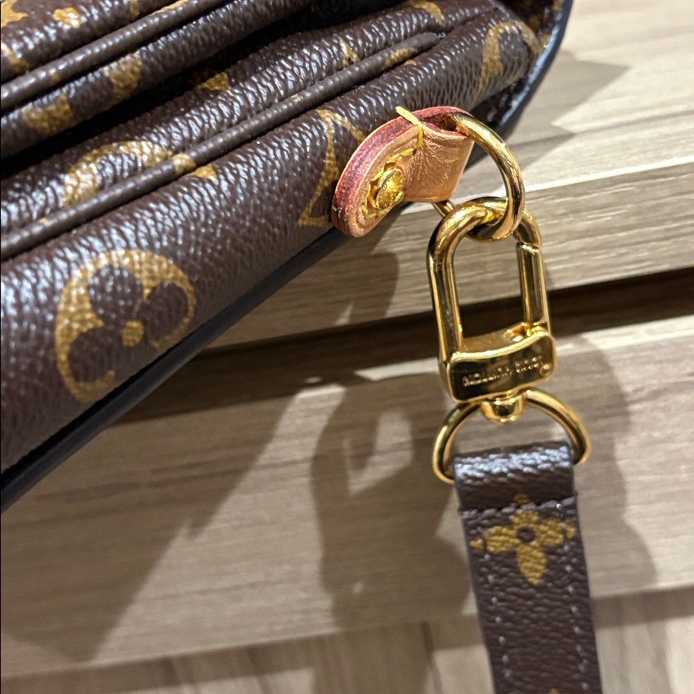 Louis Vuitton Classic Monogram Crossbody Bag - Picture 7 of 7